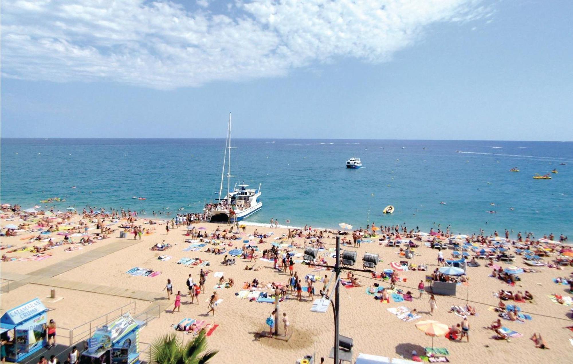 3 Bedroom Beautiful Apartment In Lloret De Mar Kültér fotó